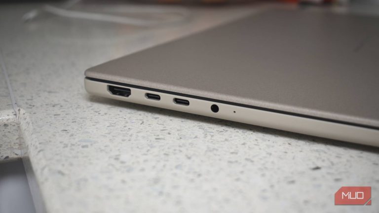 asus-zenbook-a16-usbc-ports