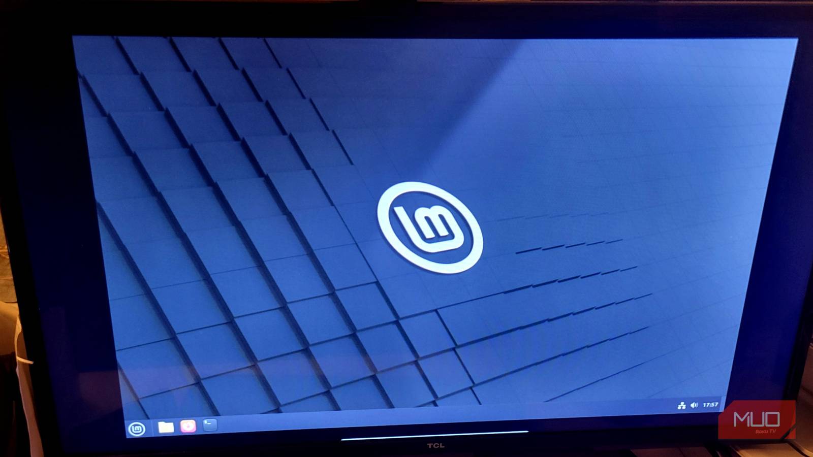 linux-mint-running-on-a-tv-screen-monitor